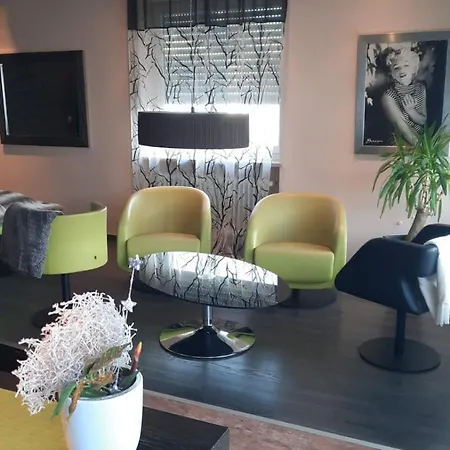 Modern Art Im Zentrum Weiden Apartment *